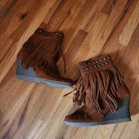 Minnetonka Fringe Leather Boots - Picture 1 of 7